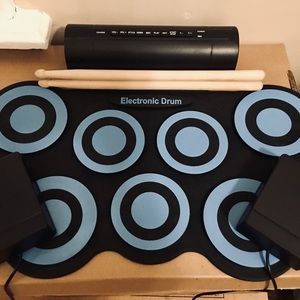 Electronic travel drum set